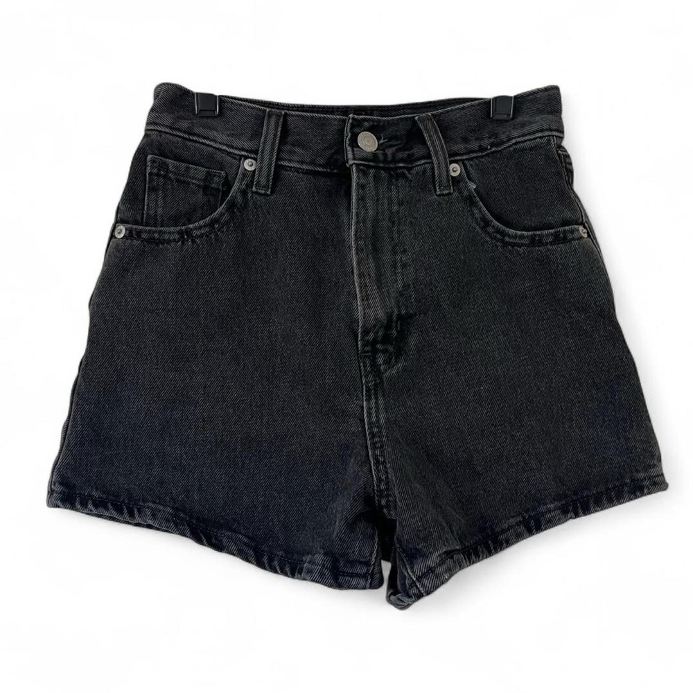 80s Vintage Inspired High Waist Levi’s Faded Black Denim Mom Jean Shorts Size 23